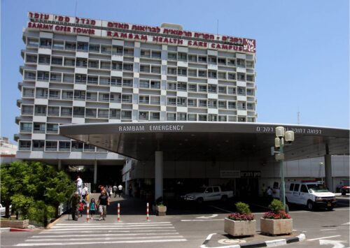 Entre sirenas antiaéreas, médicos restauran la vista a un octogenario