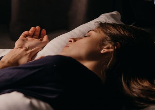 Dormir bien también es cuidar tu salud: ¿qué pasa cuando no descansas lo suficiente?
