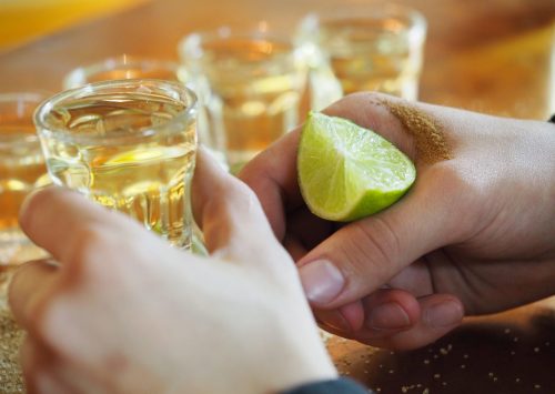 Advierten riesgos a la salud por excesos de alcohol